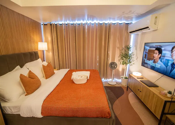 Apartahotel Azure Staycation Parañaque