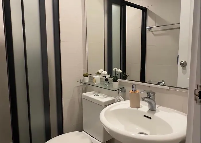 Apartahotel Azure Staycation Parañaque *