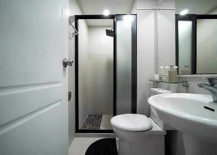 Azure Staycation Parañaque Apartahotel *