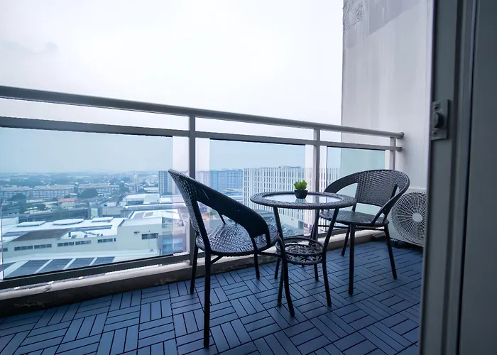 Azure Staycation Parañaque Apartahotel *